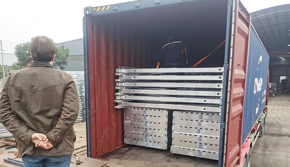 Chuyến thăm khách hàng & Tải container – Chile